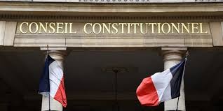 France : le Conseil constitutionnel censure 35 des 86 articles de la loi immigration - Actualités Tunisie Focus