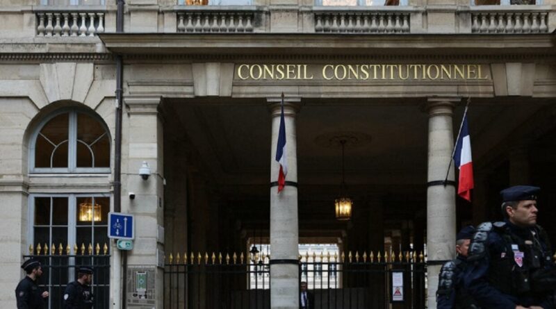 Immigration France : largement censurée, la nouvelle loi sera promulguée