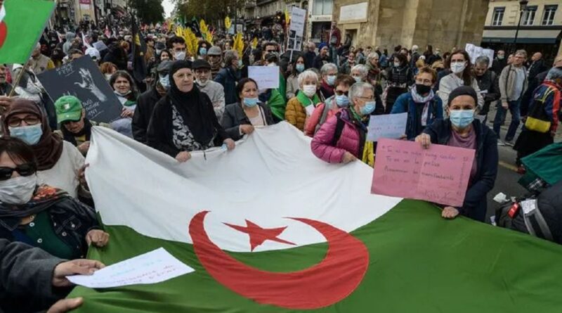 "Risques de troubles graves" : le préfet interdit les rassemblements d'Algériens à Paris