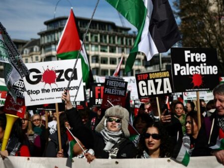 « Arrêtez le génocide » : des milliers de personnes descendent à Londres et à Paris en solidarité avec Gaza - Actualités Tunisie Focus