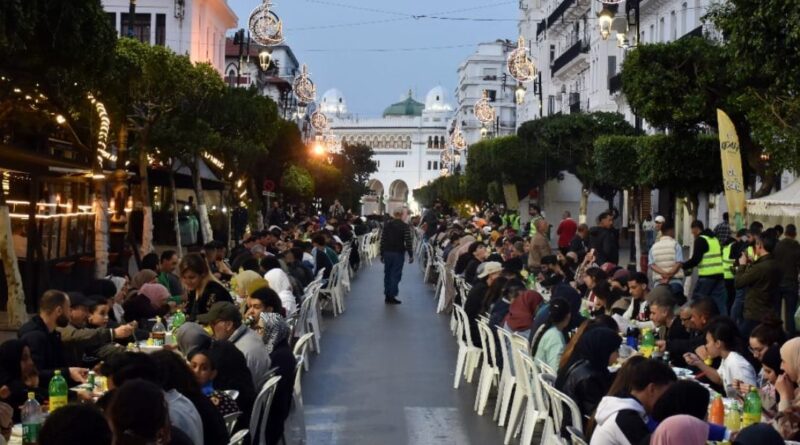 Ramadan 2024 - Méga Ftour : des milliers de personnes se réunissent à Alger