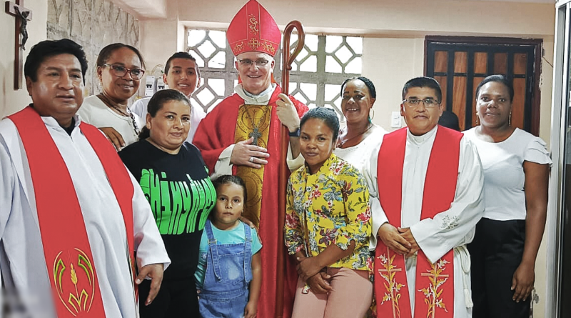 Un évêque suisse en Équateur: «Le collier et la croix sont ma protection» - SWI swissinfo.ch