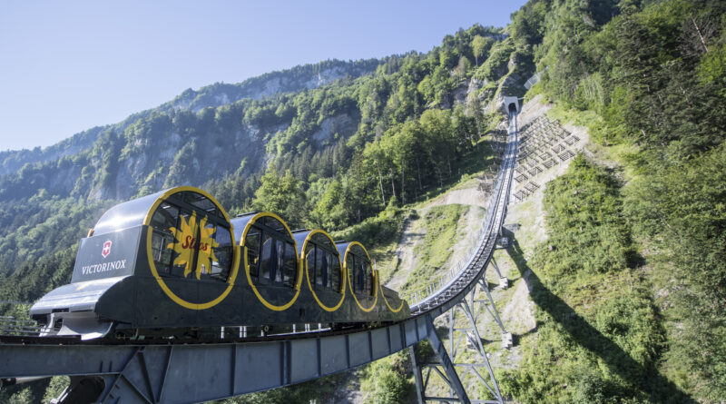La Suisse des records du monde: du chemin de fer le plus escarpé au plus grand igloo - SWI swissinfo.ch