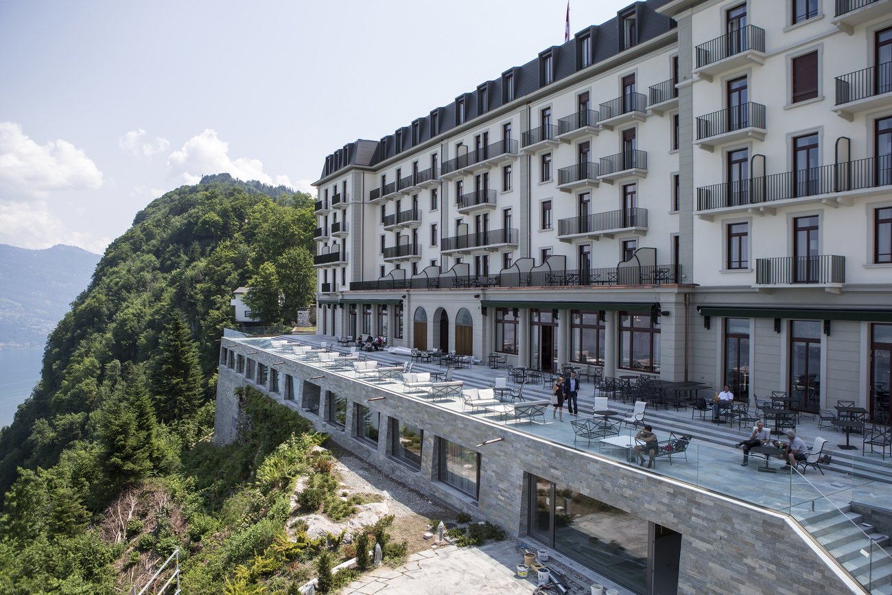 L'hôtel de luxe Bürgenstock, en Suisse centrale, où devrait avoir lieu la conférence de paix sur l'Ukraine les