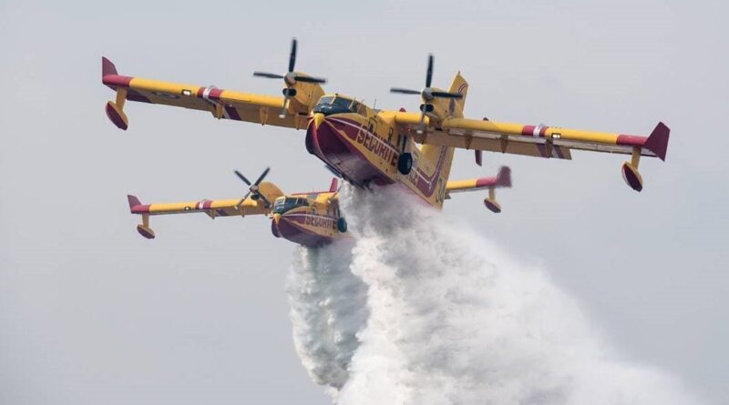 Lutte contre les feux de forêt : l'Etat mobilise 12 avions bombardiers