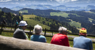 Pourquoi les personnes âgées sont-elles plus heureuses que les jeunes? - SWI swissinfo.ch