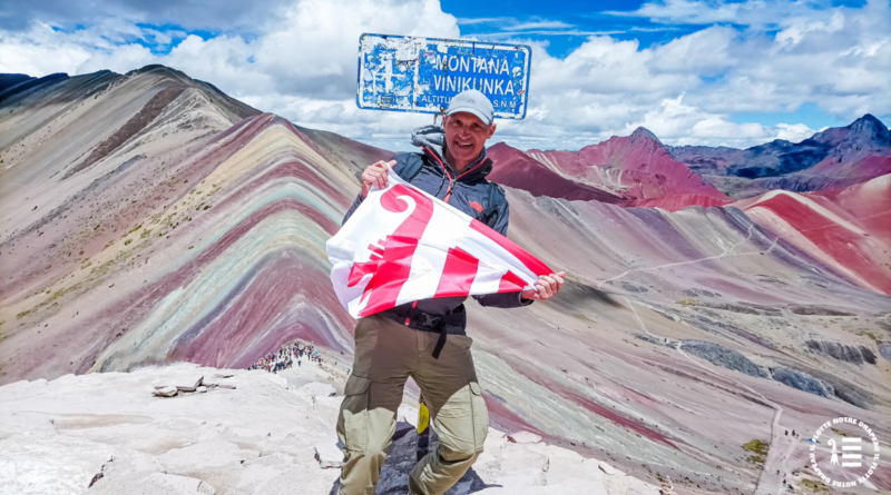 Le drapeau jurassien se balade aux quatre coins du monde pour un concours photo