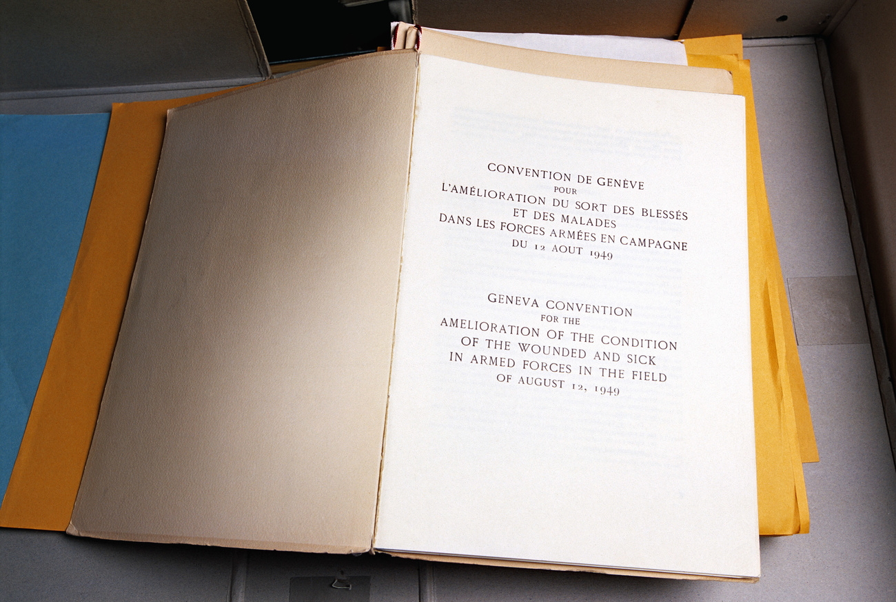 La Convention de Genève de 1949, qui fixe les règles de ce qui est autorisé ou non dans les conflits.
