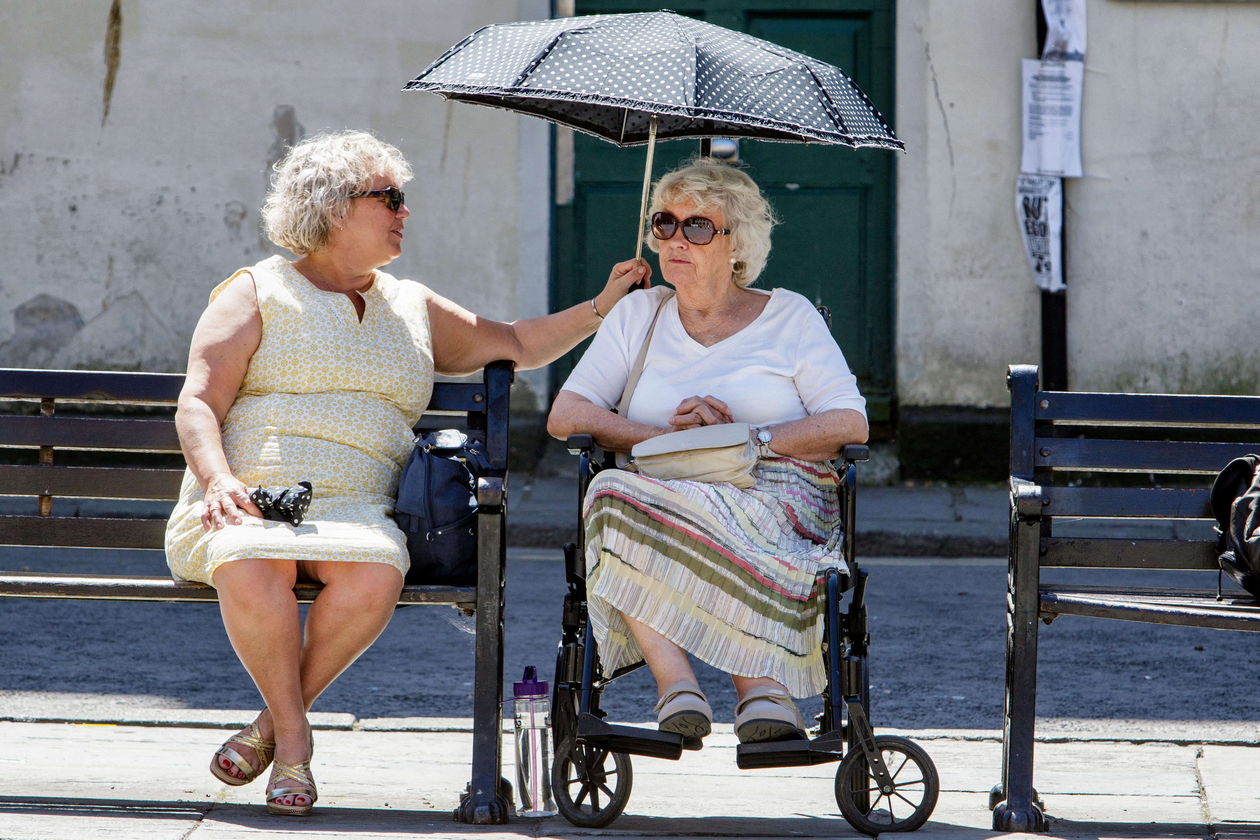 Les femmes âgées sont parmi les plus vulnérables pendant les vagues de chaleur, surtout lorsque les températures dépassent les 30°C.