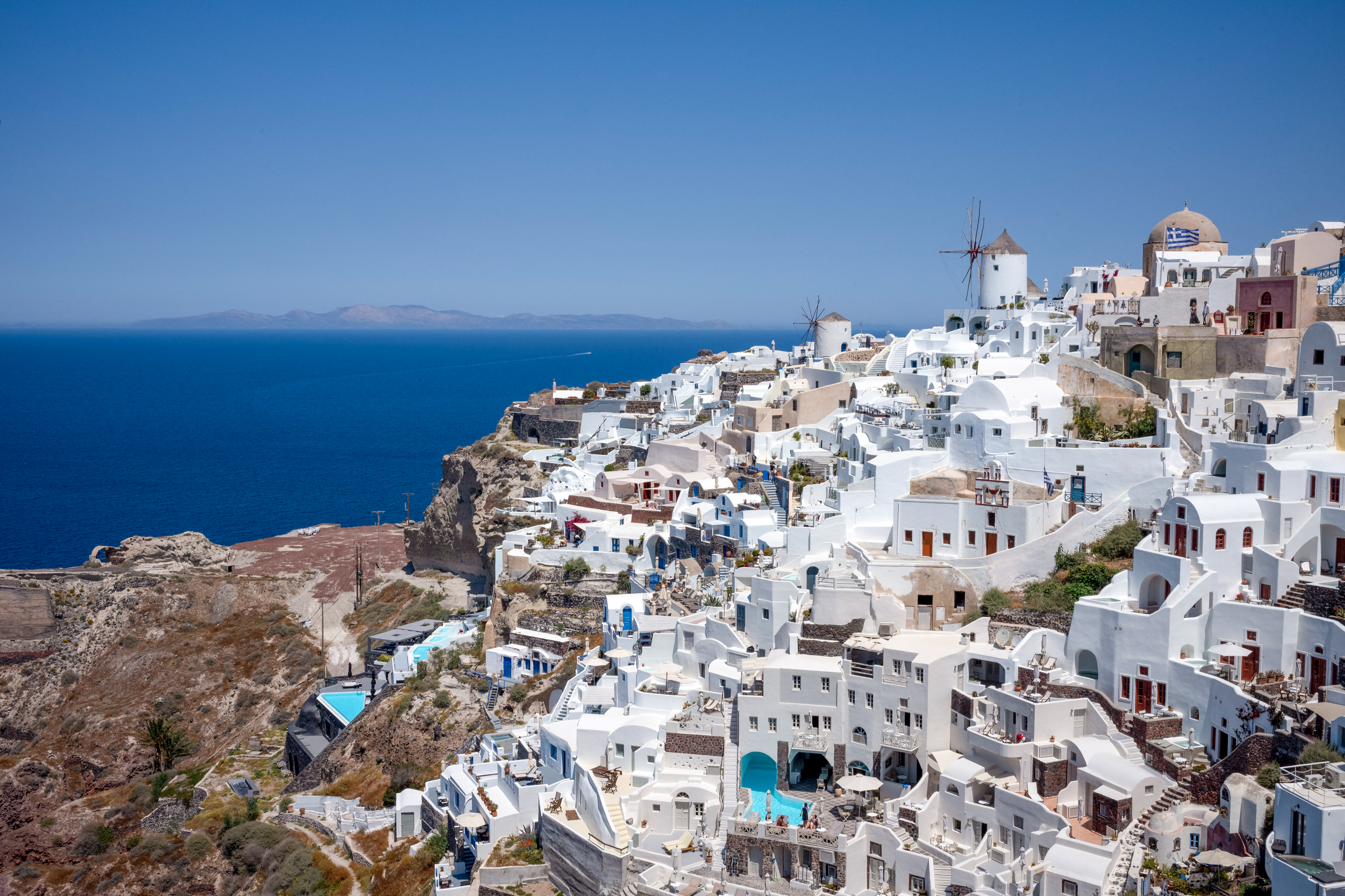 Village grec avec des maisons blanches