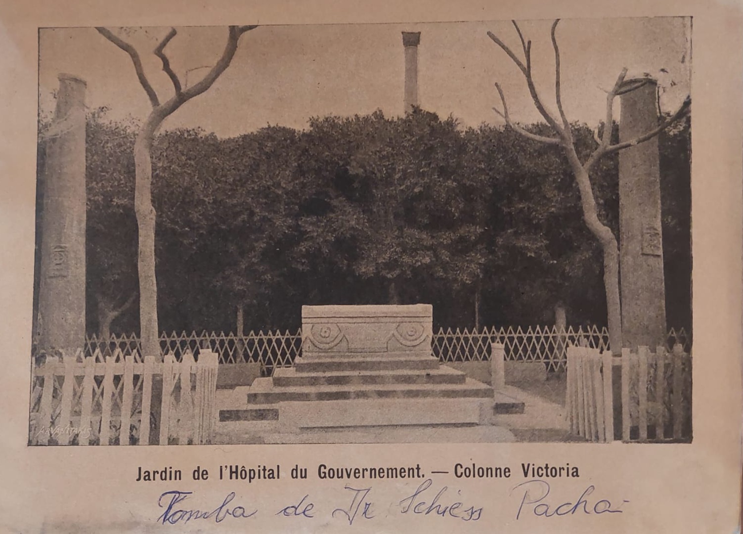 Vieille photo d'un sarcophage