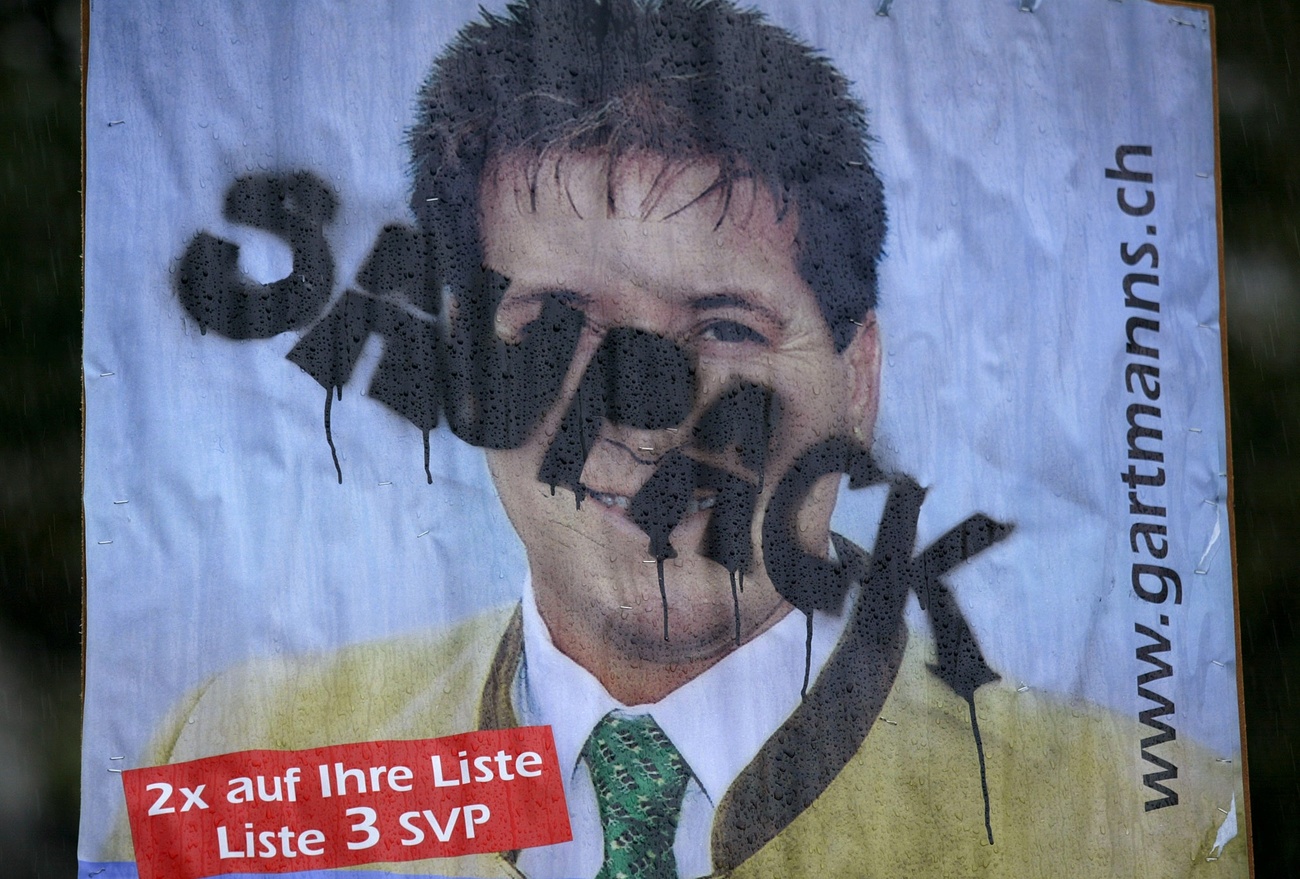 Affiche politique vandalisée