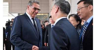 Le Chef du gouvernement rencontre à Shanghai le Président du groupe SUNRISE, leader mondial du textile