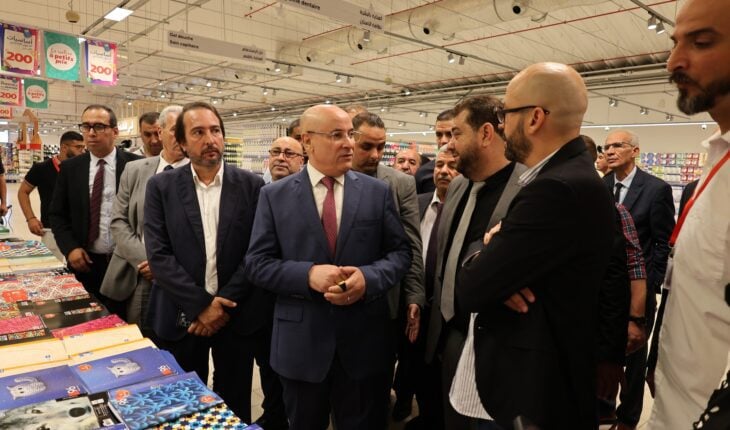 Ministre de commerce lors de l'inauguration du « Four Weeks Market » au centre commercial « Marina Mall » à Alger