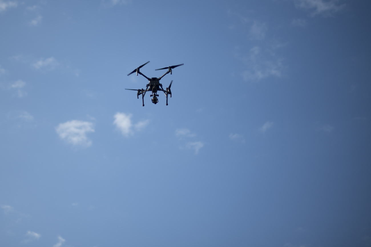 Drone dans le ciel.