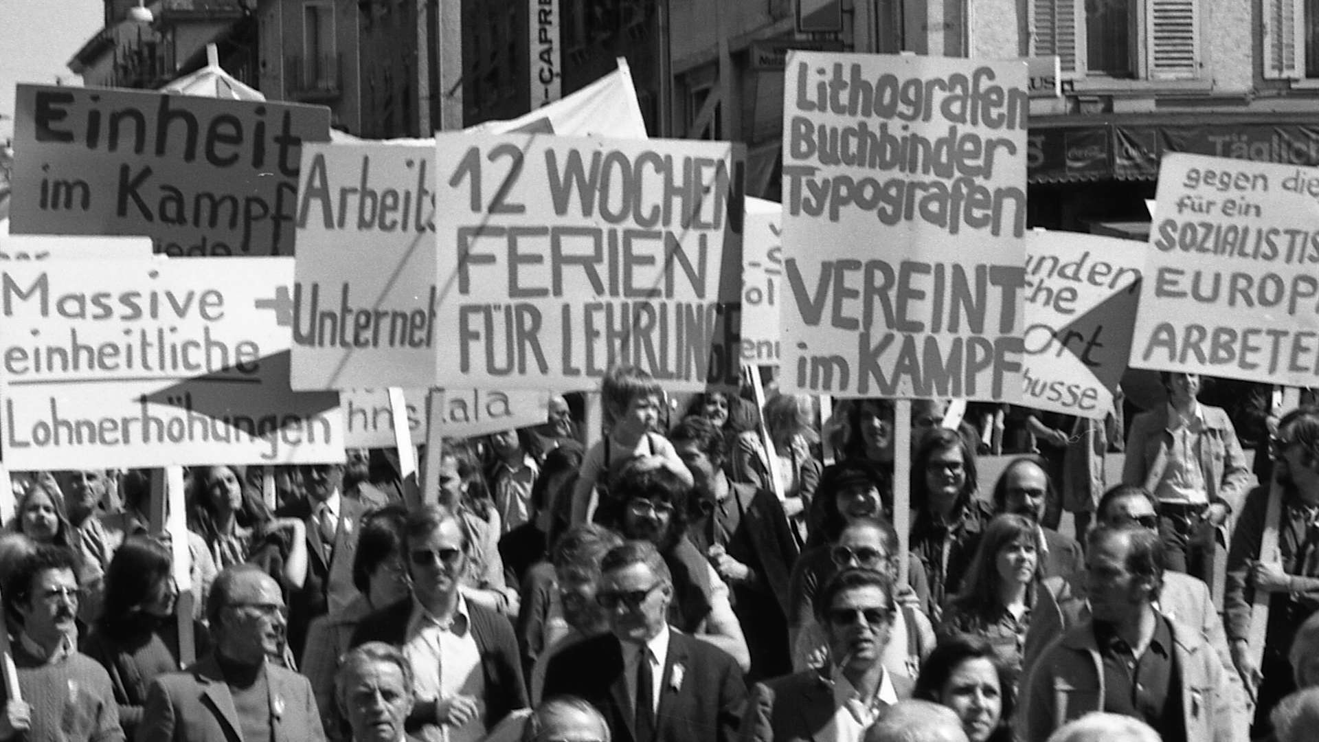 Manifestation syndicale de rue dans les années 1970