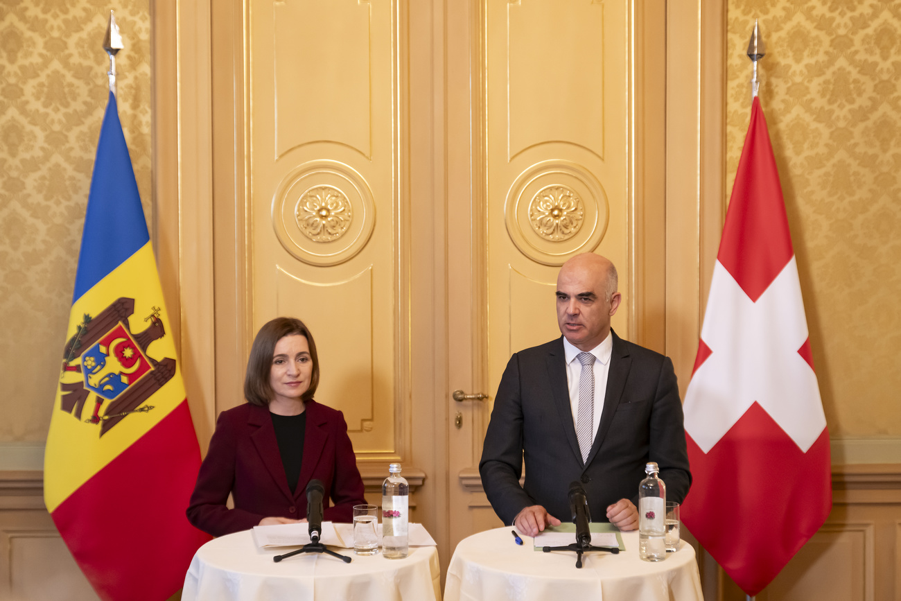 La présidente moldave Maia Sandu lors de sa visite à Berne en 2023, aux côtés du président de la Confédération de l'époque, Alain Berset.