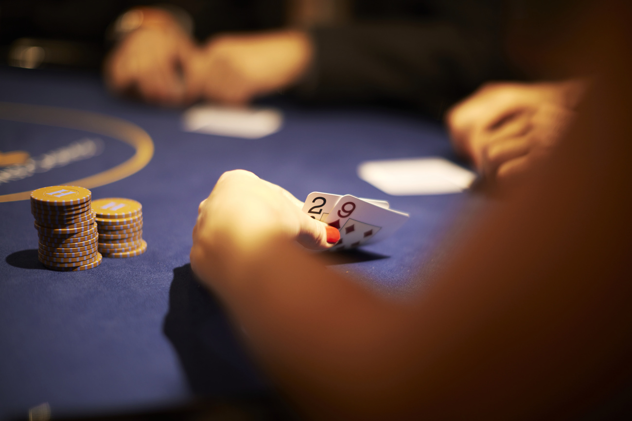 Le poker est un jeu à double tranchant. Côté pile, un moment stimulant avec des gains alléchants.