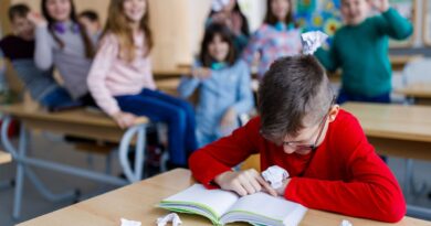 Ambassadeurs, médiation animale… Ces nouvelles armes pour venir à bout du harcèlement scolaire