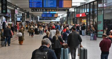 Appel à la grève SNCF : « Personne n’accepterait » qu’il n’y ait pas de train à Noël prévient le ministre des Transports