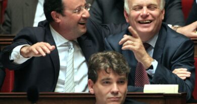 Barnier, Hollande, Malhuret… Voici cinq « amabilités » en lice pour le prix de l’humour politique 2024