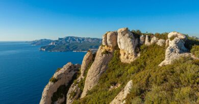 Cassis : Un jeune homme chute mortellement des falaises en prenant une photo