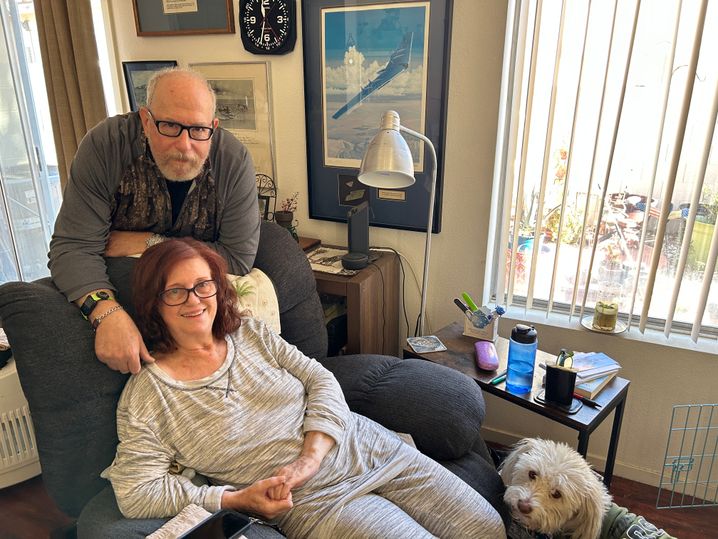 James et Beverly Aronovsky placent beaucoup d'espoir dans le retour de Donald Trump. Sur la question de l'avortement, James Aronovsky estime que cela reste une ligne de fracture importante. « C’est une question complexe. […] Si la majorité des habitants décide de restreindre davantage l’avortement, c’est la volonté du peuple", affirme-t-il.