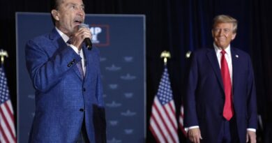 Election américaine 2024 : Qui est Lee Greenwood, l’interprète de l’hymne de la victoire de Donald Trump ?