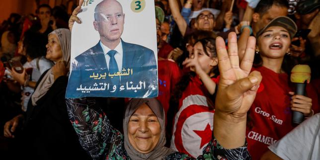 En Tunisie, le président Kaïs Saïed donné vainqueur d’une élection jouée d’avance