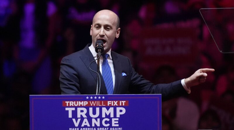 Etats-Unis : Stephen Miller, artisan des politiques migratoires, fait son retour dans l’administration Trump