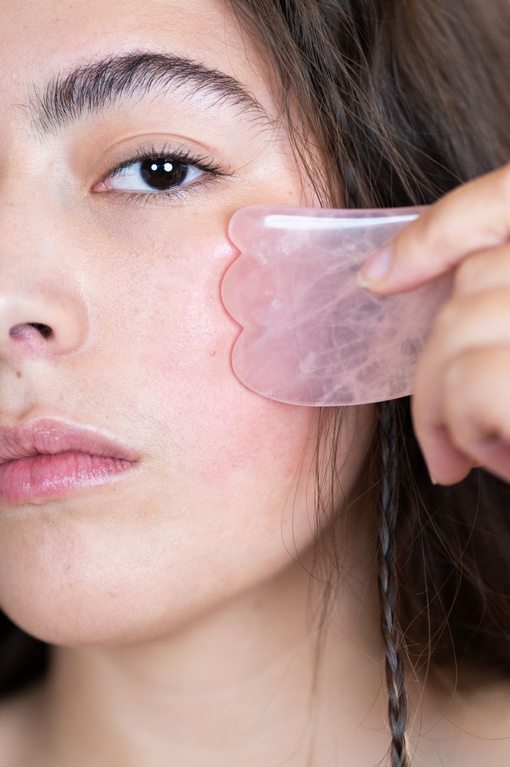 Gua Sha en quartz rose.