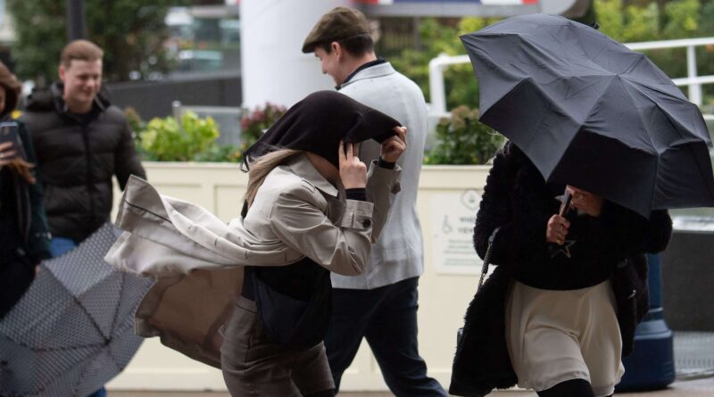 Intempéries : Six départements du centre-est en vigilance orange pour vents violents lundi