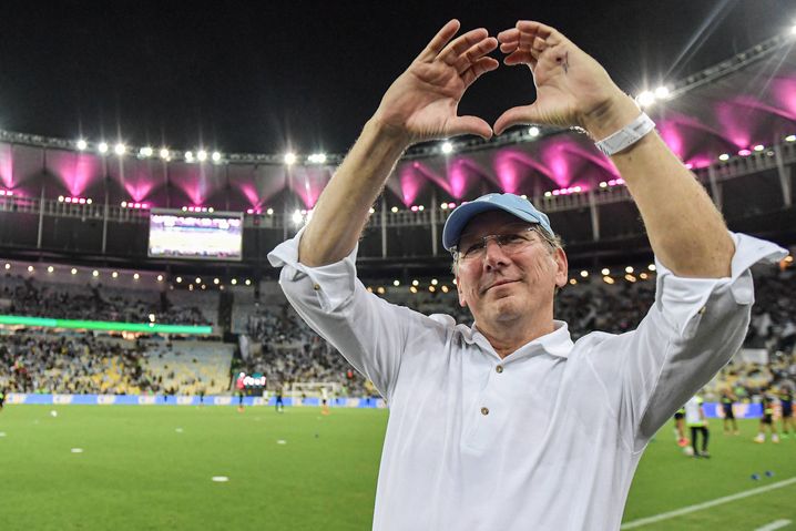 John Textor, ici en octobre au stade du Maracana de Rio de Janeiro, avant un match du championnat brésilien contre Criciuma.