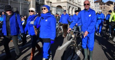 Limoges : Une « marche bleue » réunit près de 300 personnes en hommage à un cycliste de 74 ans, tué par un automobiliste