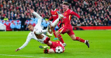 Liverpool-Real Madrid : Kylian Mbappé s’illustre… avec une chute spectaculaire qui devient virale en ligne