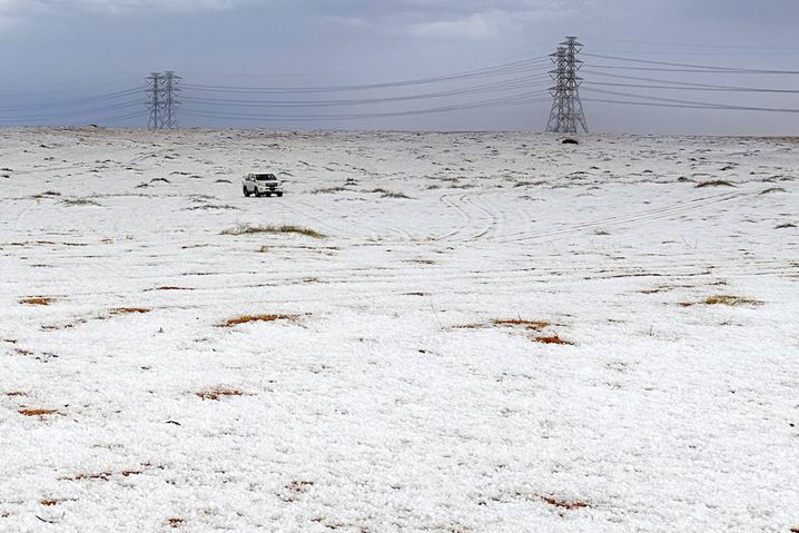 Dans le nord de l'Arabie saoudite, la région d'Al-Jawf désertique a connu des chutes de neige et de grêle au début du mois de novembre.