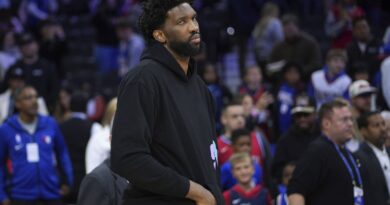 NBA : Joel Embiid suspendu trois matchs et privé de salaire pour une altercation avec un journaliste