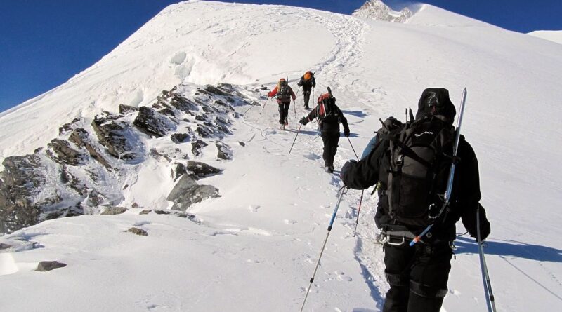 Népal : Un alpiniste expérimenté fait une chute mortelle dans une crevasse juste après un exploit rare dans l’Himalaya