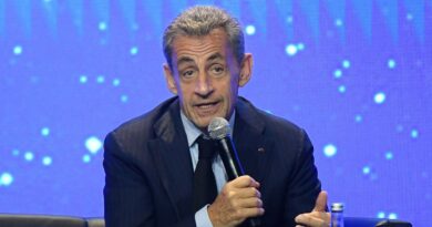 Nicolas Sarkozy dans le viseur des syndicats, de la gauche et du Modem après ses propos sur les enseignants