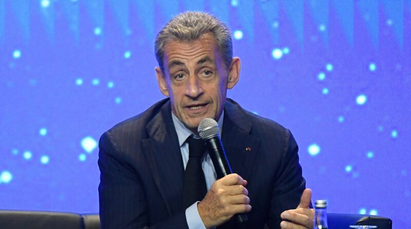 Nicolas Sarkozy dans le viseur des syndicats, de la gauche et du Modem après ses propos sur les enseignants