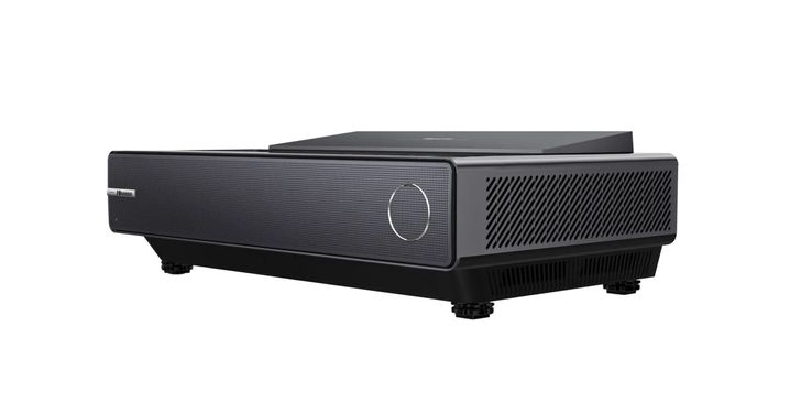 Le vidéoprojecteur PX2-Pro d'Hisense, un modèle à ultra-courte focale qui se place à 50 cm de son mur de projection.