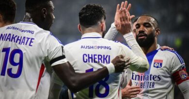 OL-ASSE : Lacazette et Perri, « sauveurs » d’un derby qui aurait pu mal tourner pour les Lyonnais