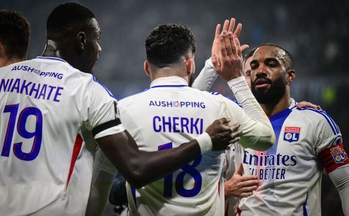 OL-ASSE : Lacazette et Perri, « sauveurs » d’un derby qui aurait pu mal tourner pour les Lyonnais