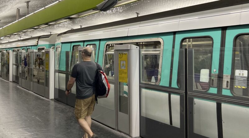 Paris : « C’est insupportable »… Pourquoi la ligne 13 est-elle si bruyante (et peut-elle faire du mal à vos oreilles) ?