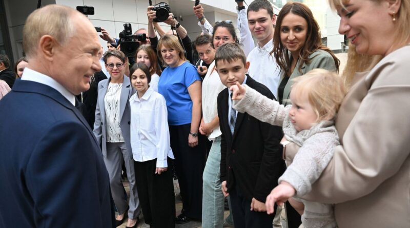 Russie : Les députés interdisent la promotion d’un mode de vie « sans enfant »