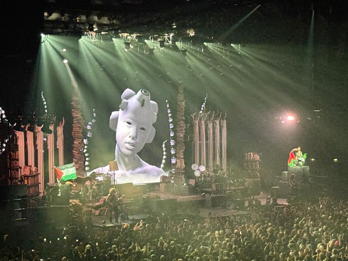 Shaka Ponk, pour ses adieux à la scène, à l'Accor Arena de Paris.