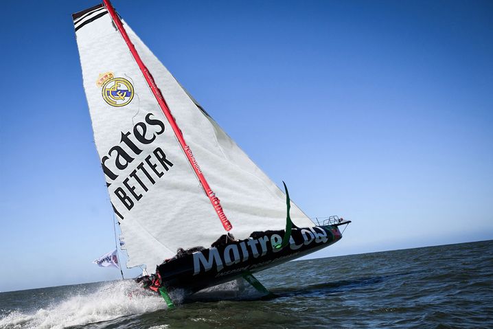 Yannick Bestaven sur son bateau "Maître Real Madrid".