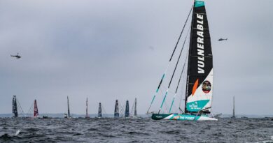 Vendée Globe 2024 : Sam Goodchild choisi de filer à l’ouest, Louis Burton au bord des larmes… Le journal du 18 novembre