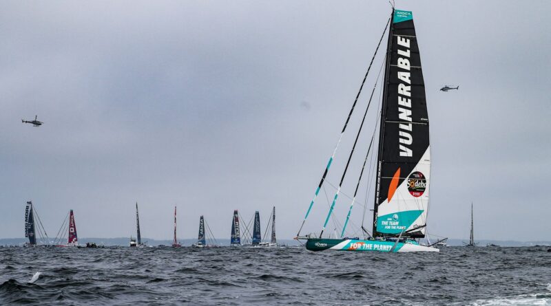 Vendée Globe 2024 : Sam Goodchild choisi de filer à l’ouest, Louis Burton au bord des larmes… Le journal du 18 novembre