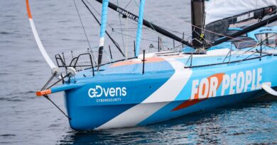 Vendée Globe 2024 : Thomas Ruyant sort en tête du pot-au-noir, le rythme ralentit après le record